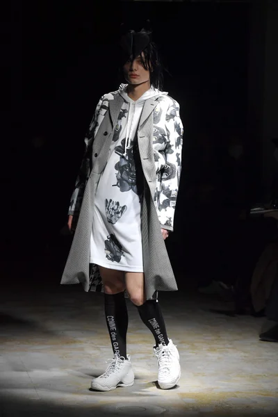 Look 10